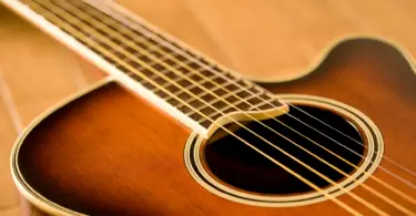 how to change acoustic guitar strings banner